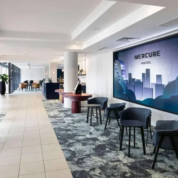 Mercure Brisbane Garden City to Brisbane Airport (BNE) premium and luxurious chauffeur service