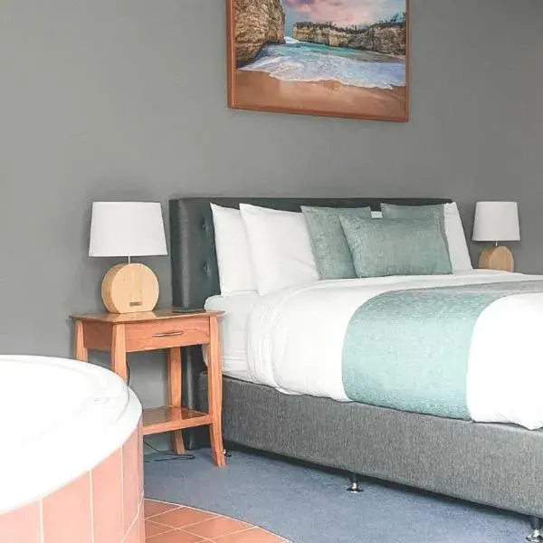 Waves Luxury Suites to Melbourne Airport premium and luxurious chauffeur service