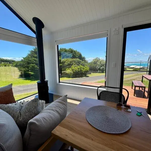 Swell At Cape Bridgewater to Melbourne Airport premium and luxurious chauffeur service