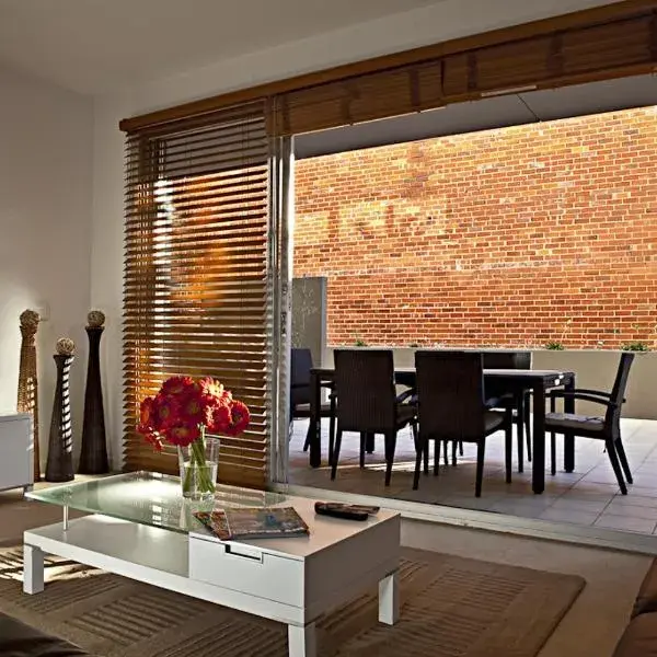Brighton Bay Apartments to Melbourne Airport premium and luxurious chauffeur service