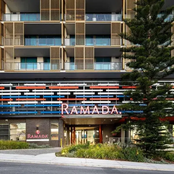 Ramada by Wyndham VetroBlu Scarborough Beach to Perth Airport (PER) premium and luxurious chauffeur service