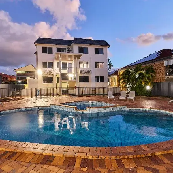 Southport Motel & Apartments to Brisbane Airport (BNE) premium and luxurious chauffeur service