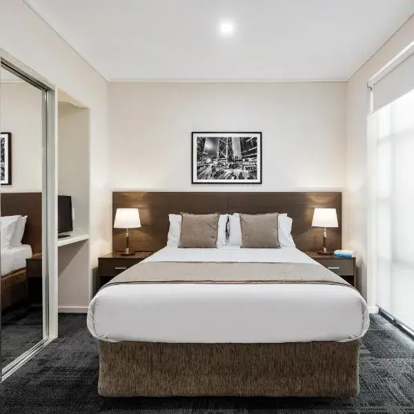 Quest Narre Warren to Melbourne Airport premium and luxurious chauffeur service