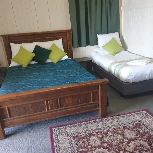 Exchange Hotel Toogoolawah to Brisbane Airport (BNE) premium and luxurious chauffeur service