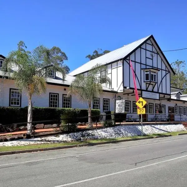 Canungra Hotel to Brisbane Airport (BNE) premium and luxurious chauffeur service