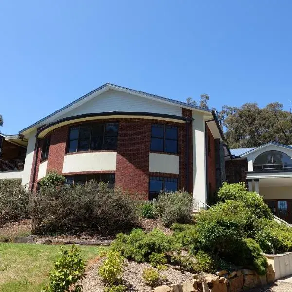Elkanah Lodge and Conference Centre to Melbourne Airport premium and luxurious chauffeur service
