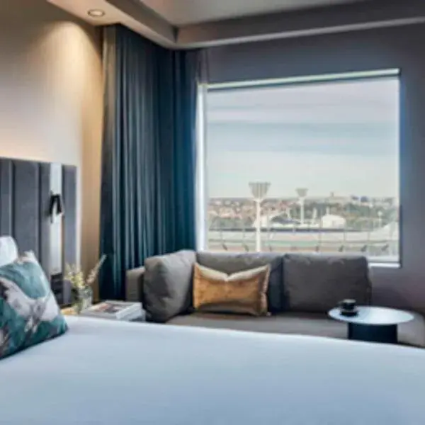 Pullman Melbourne On the Park to Melbourne Airport premium and luxurious chauffeur service