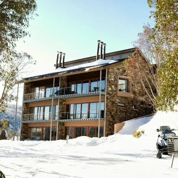 Alpine Woodsmoke Apartments to Melbourne Airport premium and luxurious chauffeur service