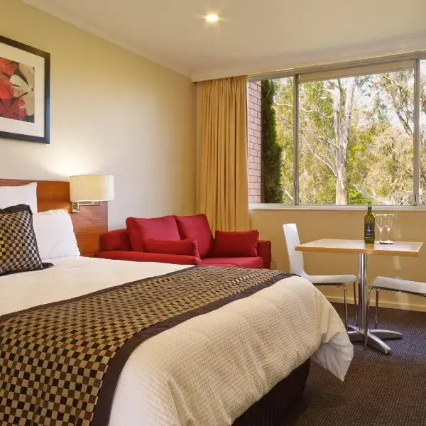 Parkview Motor Inn and Apartments to Melbourne Airport premium and luxurious chauffeur service