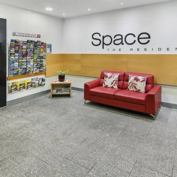 Space Holiday Apartments to Brisbane Airport (BNE) premium and luxurious chauffeur service