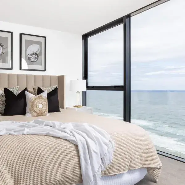 Sandbar Burleigh to Brisbane Airport (BNE) premium and luxurious chauffeur service