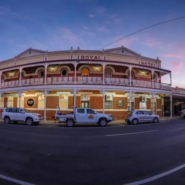 Royal Hotel Sea Lake to Melbourne Airport premium and luxurious chauffeur service