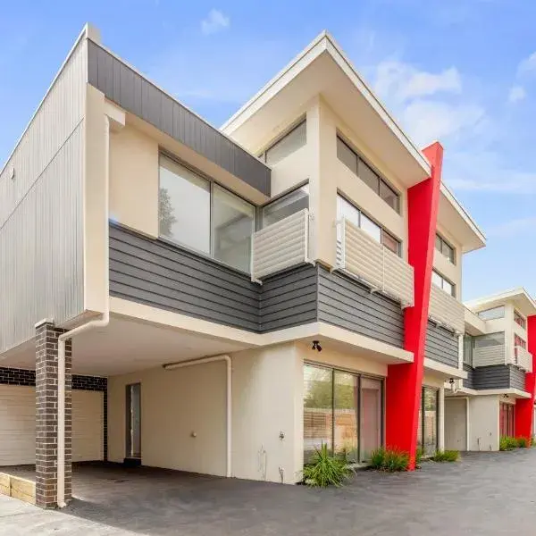 Phillip Island Townhouses to Melbourne Airport premium and luxurious chauffeur service