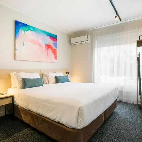 Nightcap at Playford Tavern to Adelaide Airport (ADL) premium and luxurious chauffeur service
