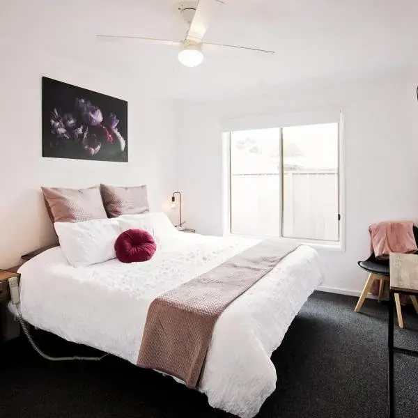 Sunny Shackell - Echuca Moama Holiday Accommodation to Melbourne Airport premium and luxurious chauffeur service