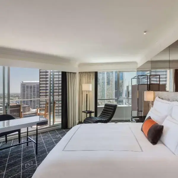 Swissotel Sydney to Sydney Airport (SYD) premium and luxurious chauffeur service