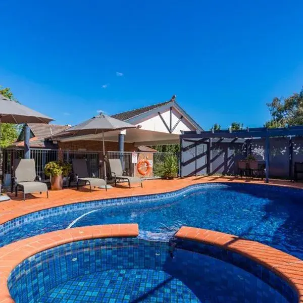 Blazing Stump Motel & Suites to Melbourne Airport premium and luxurious chauffeur service