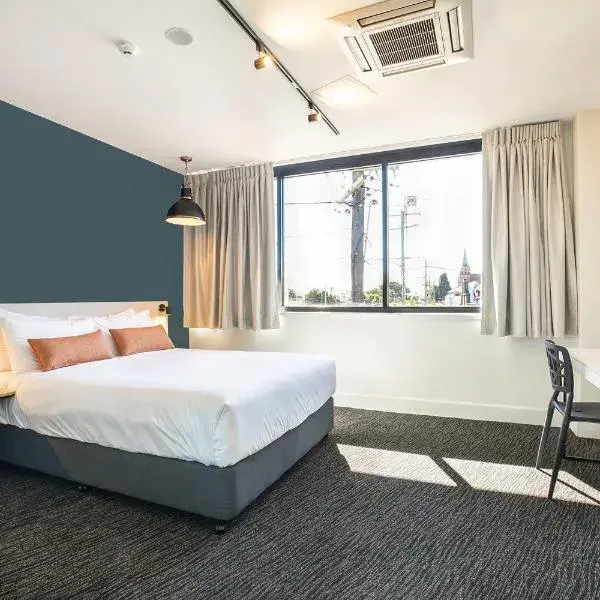 Nightcap at Chardons Corner Hotel to Brisbane Airport (BNE) premium and luxurious chauffeur service