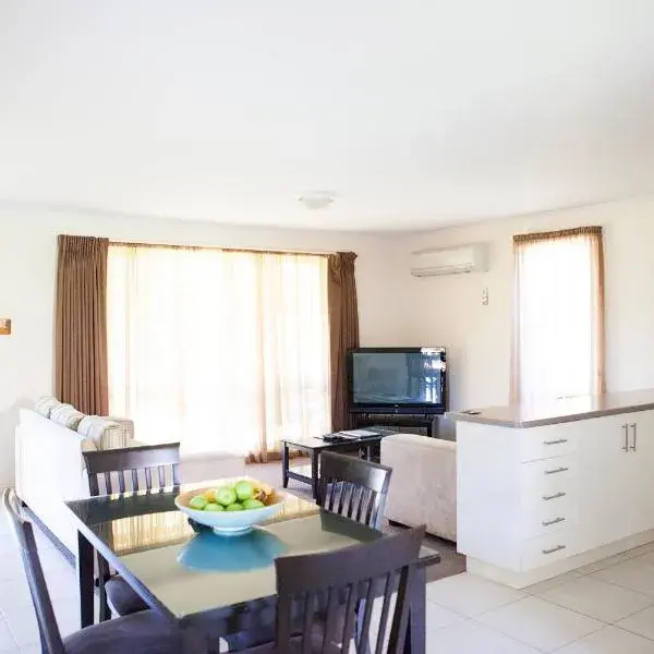 Echuca Moama Holiday Villas to Melbourne Airport premium and luxurious chauffeur service