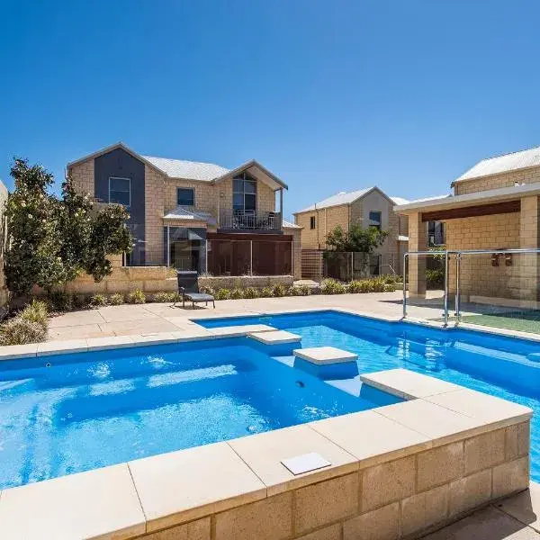 Serenity on the Terrace to Perth Airport (PER) premium and luxurious chauffeur service