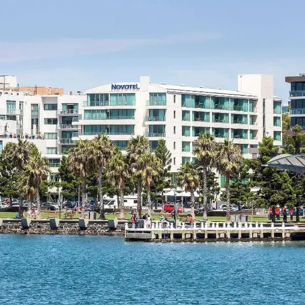 Novotel Geelong to Melbourne Airport premium and luxurious chauffeur service
