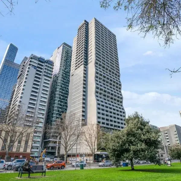 Oaks Melbourne on William Suites to Melbourne Airport premium and luxurious chauffeur service