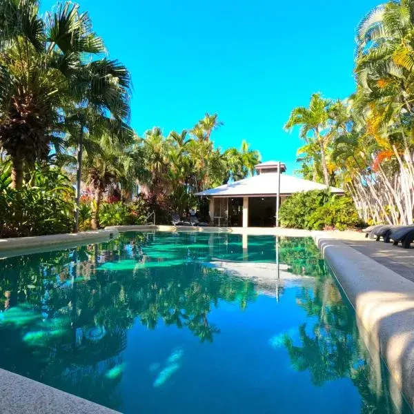 Trinity Beach Club Holiday Apartments to Brisbane Airport (BNE) premium and luxurious chauffeur service