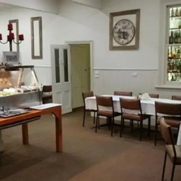 Royal Hotel Snake Valley to Melbourne Airport premium and luxurious chauffeur service