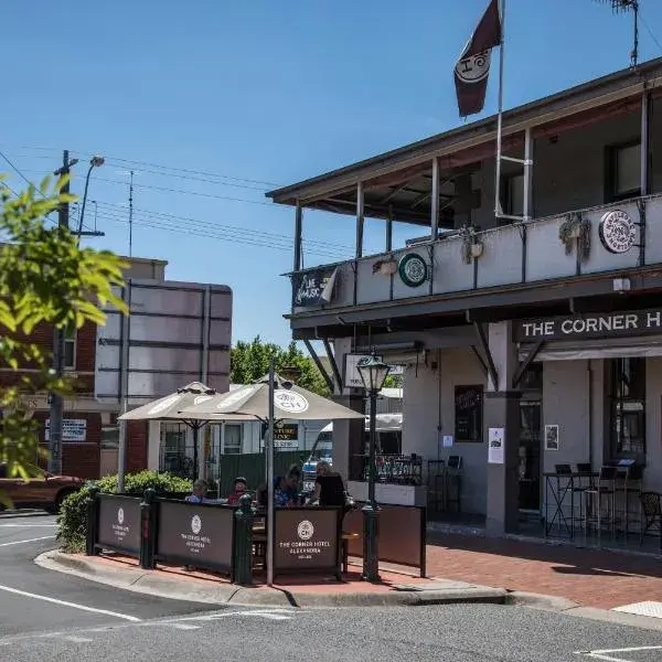The Corner Hotel Alexandra to Melbourne Airport premium and luxurious chauffeur service