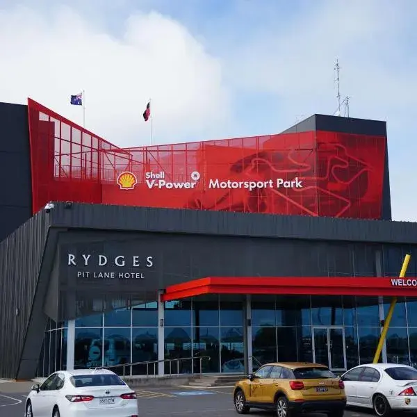 Rydges Pit Lane to Adelaide Airport (ADL) premium and luxurious chauffeur service