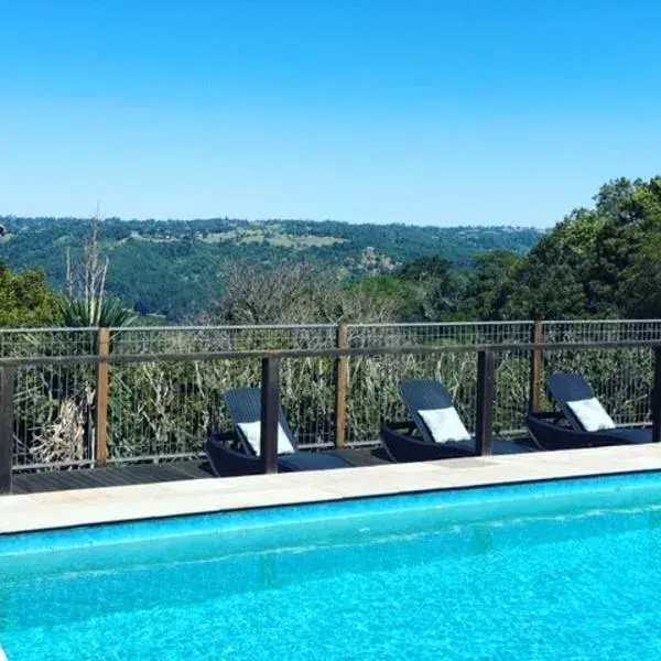Montville Holiday Apartments to Brisbane Airport (BNE) premium and luxurious chauffeur service