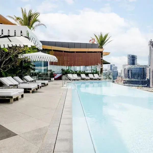 Emporium Hotel South Bank to Brisbane Airport (BNE) premium and luxurious chauffeur service