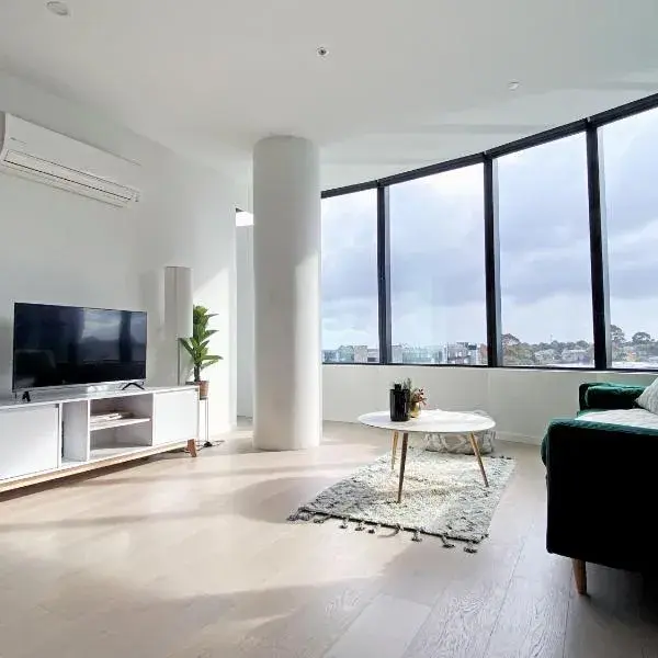 Skygarden Luxury Condo to Melbourne Airport premium and luxurious chauffeur service