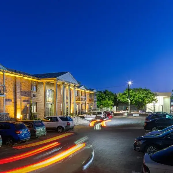 Adelaide Inn to Adelaide Airport (ADL) premium and luxurious chauffeur service
