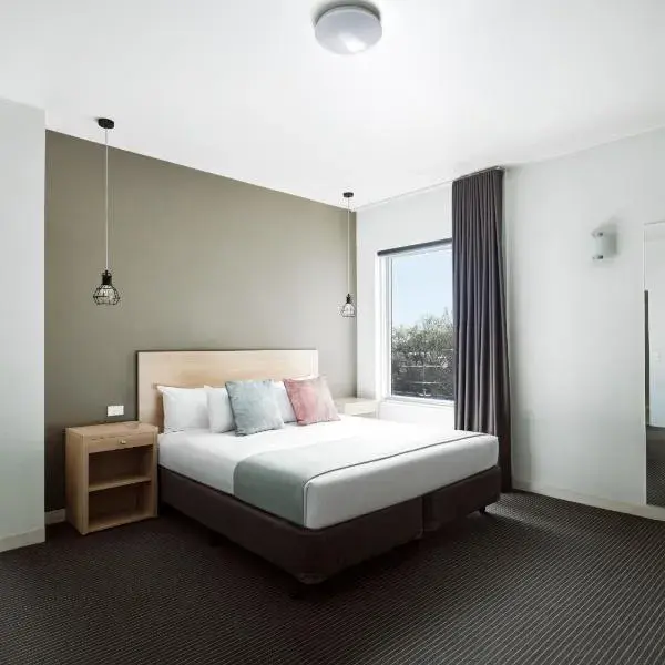 Saint Kilda Beach Hotel - formerly Rydges St Kilda to Melbourne Airport premium and luxurious chauffeur service