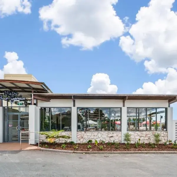 Everton Park Hotel to Brisbane Airport (BNE) premium and luxurious chauffeur service