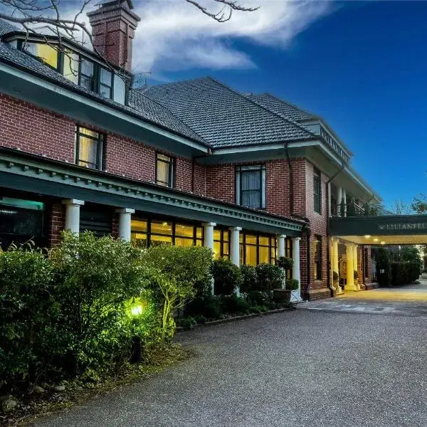Lilianfels Blue Mountains Resort & Spa to Sydney Airport (SYD) premium and luxurious chauffeur service