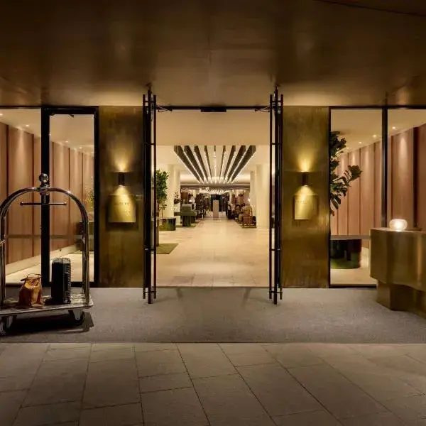 Sofitel Sydney Wentworth to Sydney Airport (SYD) premium and luxurious chauffeur service