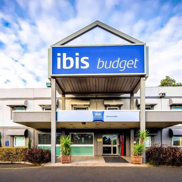 ibis Budget Wentworthville to Sydney Airport (SYD) premium and luxurious chauffeur service