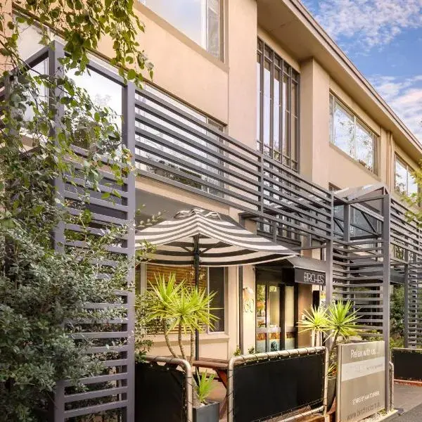 Birches Serviced Apartments to Melbourne Airport premium and luxurious chauffeur service