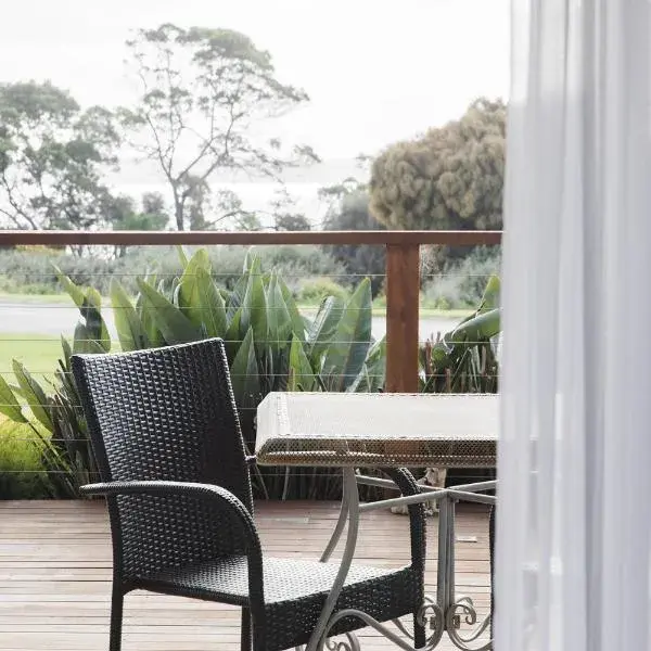 Ananda 2 -Room with a Sea View to Melbourne Airport premium and luxurious chauffeur service