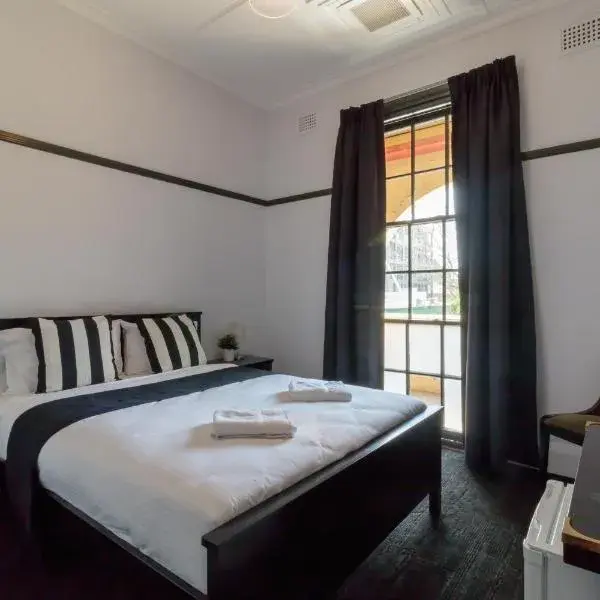 Royal Hotel Ryde to Sydney Airport (SYD) premium and luxurious chauffeur service