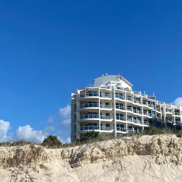 Regency on the Beach to Brisbane Airport (BNE) premium and luxurious chauffeur service