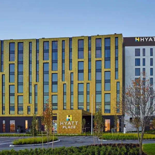 Hyatt Place Melbourne Essendon Fields to Melbourne Airport premium and luxurious chauffeur service