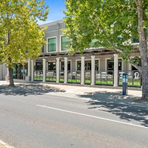 Sherbourne Terrace Hotel to Melbourne Airport premium and luxurious chauffeur service