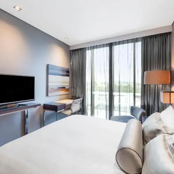 The Beetson Hotel - formerly Gambaro Hotel to Brisbane Airport (BNE) premium and luxurious chauffeur service