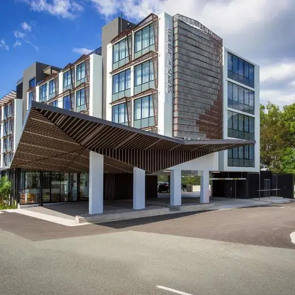 Mantra at Sharks to Brisbane Airport (BNE) premium and luxurious chauffeur service
