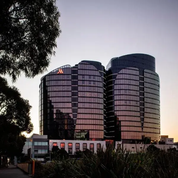 Melbourne Marriott Hotel Docklands to Melbourne Airport premium and luxurious chauffeur service