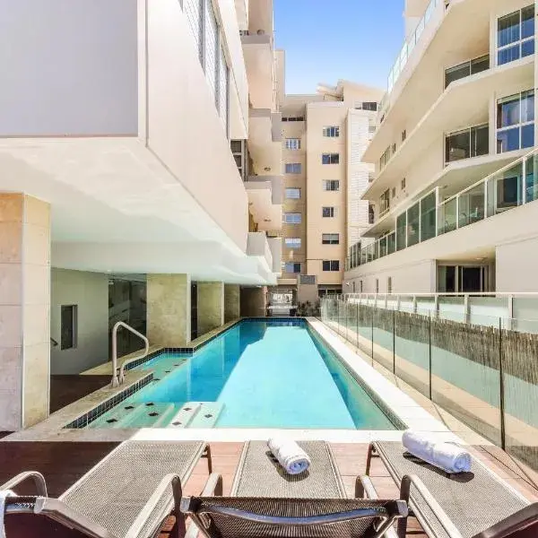 Redvue Holiday Apartments to Brisbane Airport (BNE) premium and luxurious chauffeur service