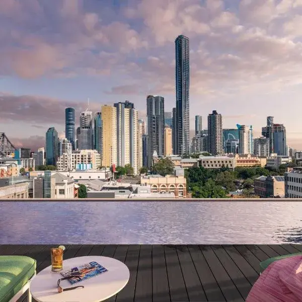 Rambla @ Berwick House to Brisbane Airport (BNE) premium and luxurious chauffeur service